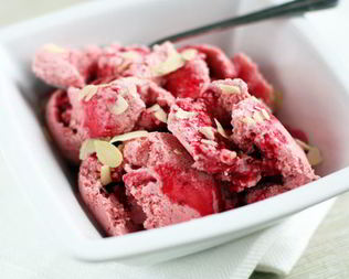 Клубничное мороженое