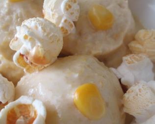 Кукурузное мороженое с попкорном и хлопьями