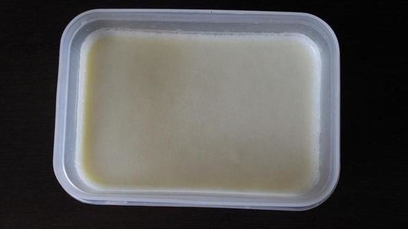 молочное мороженое с малиновым конфи