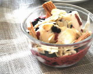 Мороженое с черникой и ромом