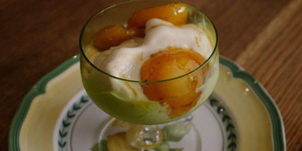 Рецепт мороженого с карамелизированными абрикосами