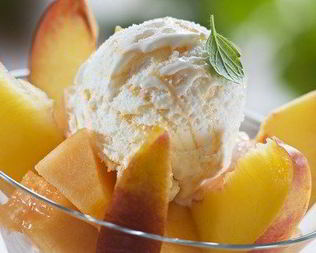 Персиковое сливочное мороженое