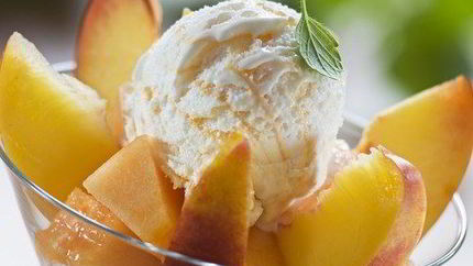 Персиковое сливочное мороженое