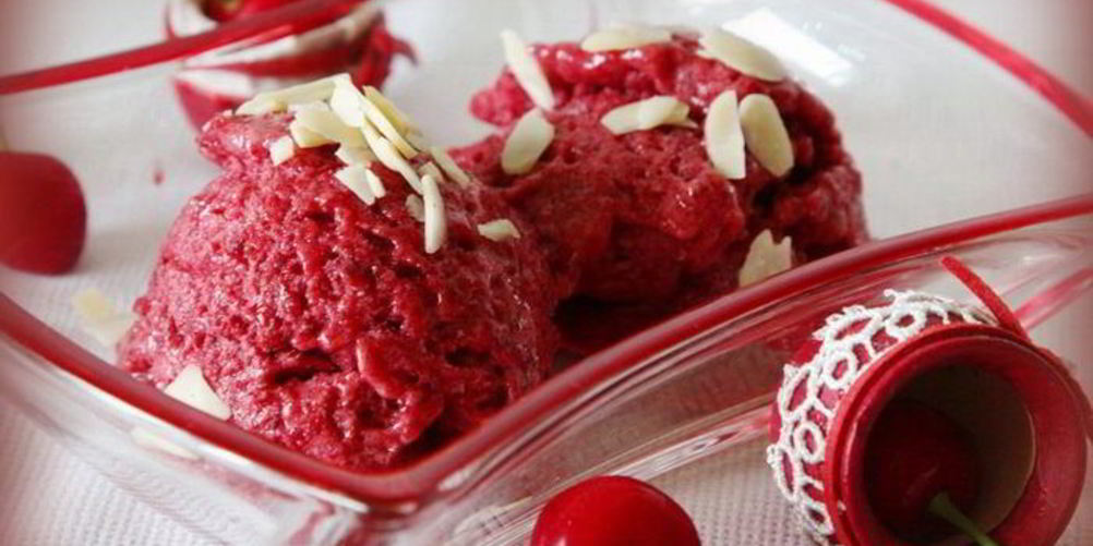 Рецепт полезного вишневого мороженого