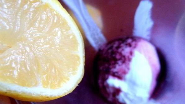 прохладный коктейль из мороженого с черникой