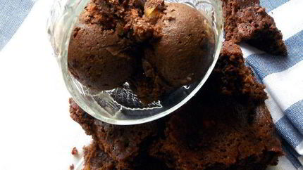 Шоколадное мороженое с брауни