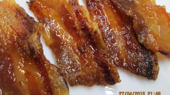 сливочное мороженое с карамельным беконом