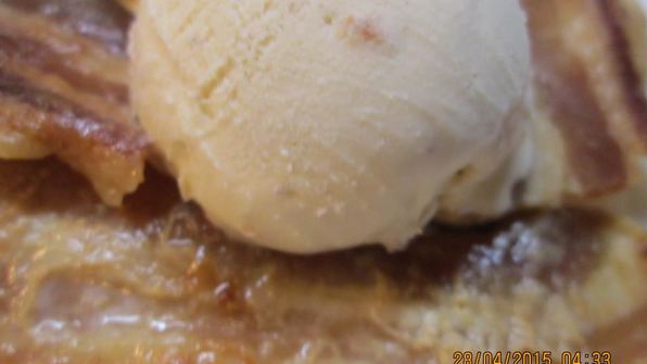 сливочное мороженое с карамельным беконом