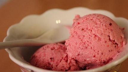 Творожное мороженое с клюквой