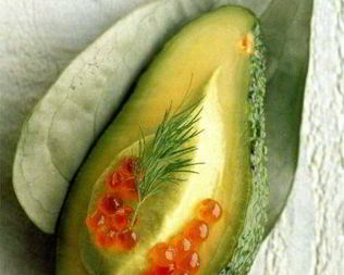 Мусс из авокадо с красной икрой