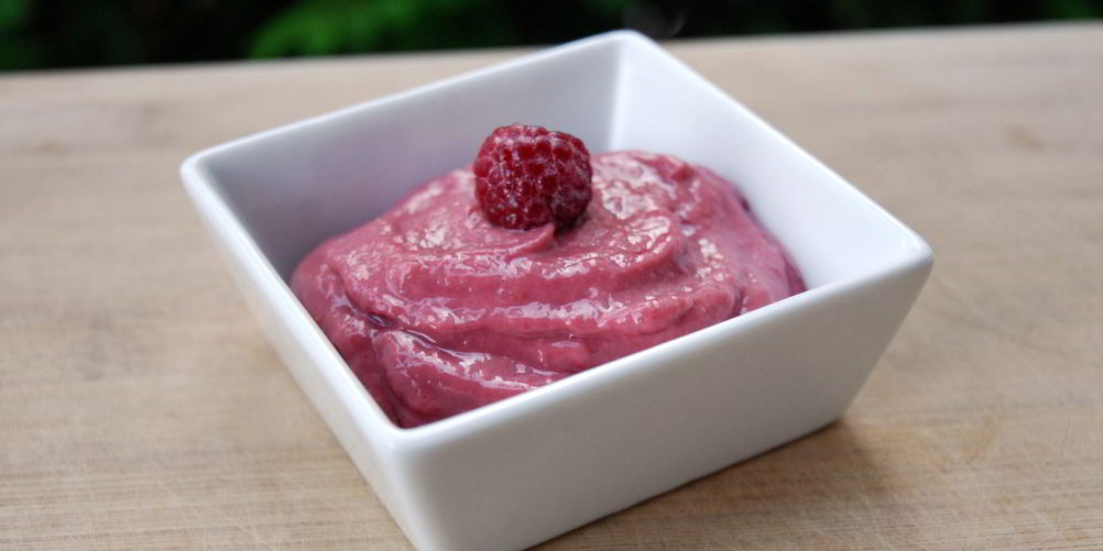 Рецепт простого мусса с малиной и авокадо