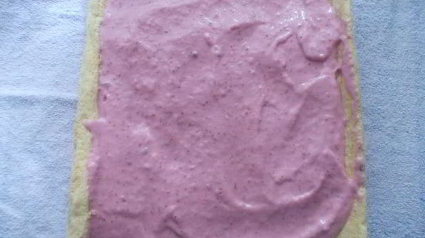 рулет с клубничным муссом