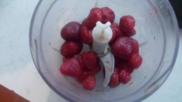 рулет с клубничным муссом