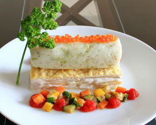 Рыбный мусс с гратеном дофине, овощами и томатным кули