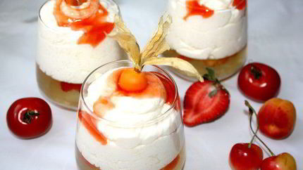 Винное желе с нежным рисовым муссом и томатно-ягодным соусом