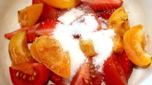 винное желе с нежным рисовым муссом и томатно-ягодным соусом