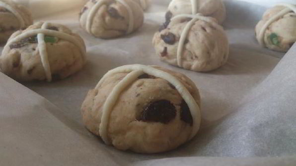 английские пасхальные булочки