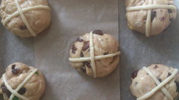 английские пасхальные булочки