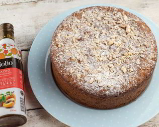 Пасхальный кулич с миндалем и изюмом