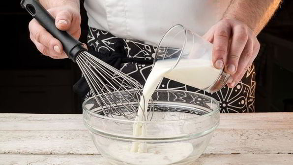 пасхальный кулич с миндалем и изюмом