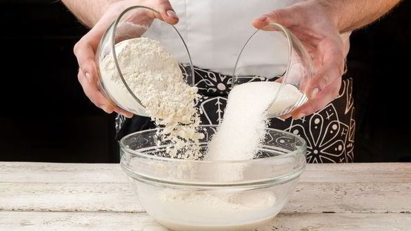 пасхальный кулич с миндалем и изюмом