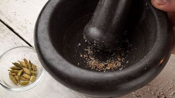 пасхальный кулич с миндалем и изюмом