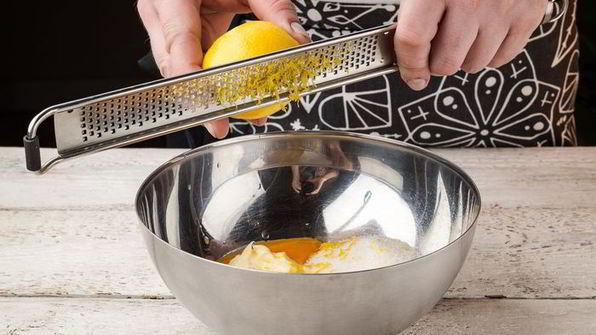 пасхальный кулич с миндалем и изюмом