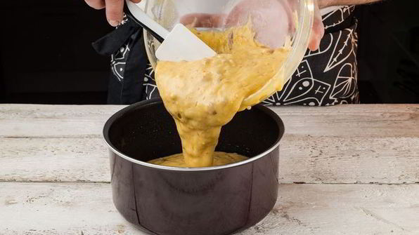 пасхальный кулич с миндалем и изюмом