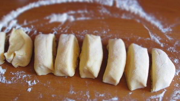 пасхальные творожные булочки с заварным кремом и абрикосами