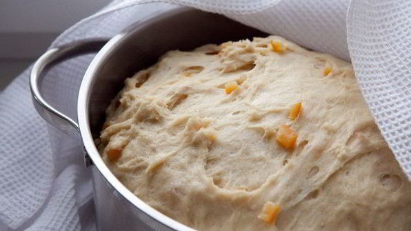 сливочный кулич с апельсиновыми цукатами