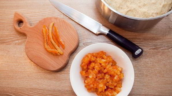 сливочный кулич с апельсиновыми цукатами