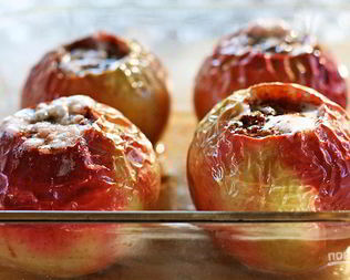 Печеные яблоки в духовке