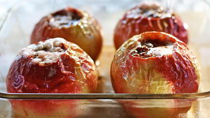 Печеные яблоки в духовке