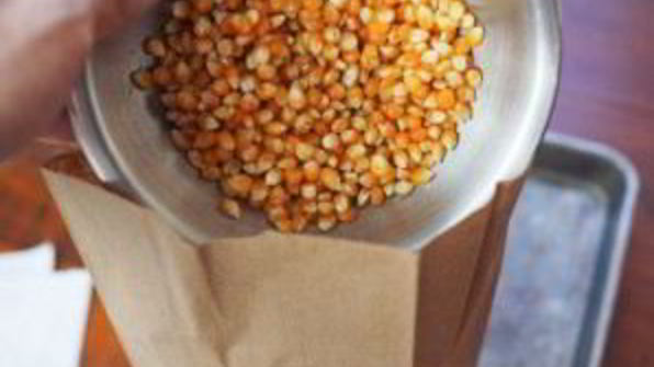 попкорн в микроволновке с солью и маслом