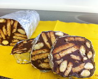 Шоколадные колбаски из печенья