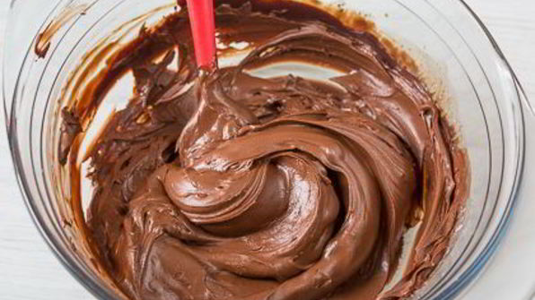 шоколадные макарон с ромовым ганашем