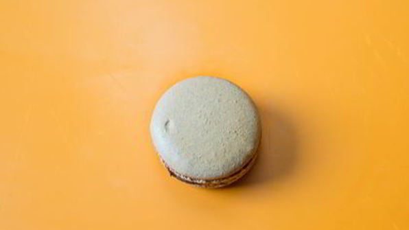 шоколадные макарон с ромовым ганашем