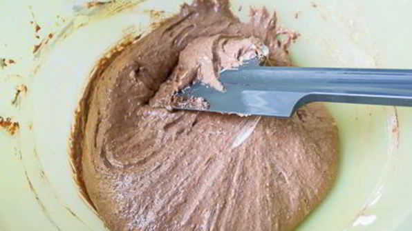 шоколадные макарон с ромовым ганашем