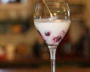 Сливочное желе с ежевикой