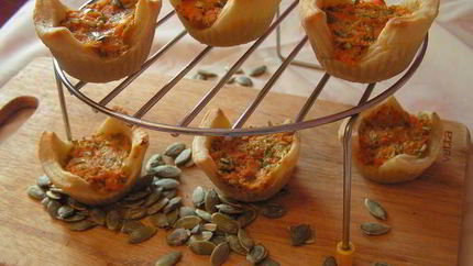 Корзиночки с морковным суфле, вешенками и тыквенными семечками