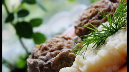 Мясное суфле с персиками