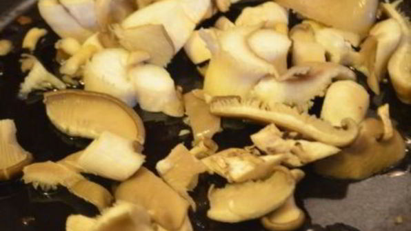 суфле из поленты с вешенками