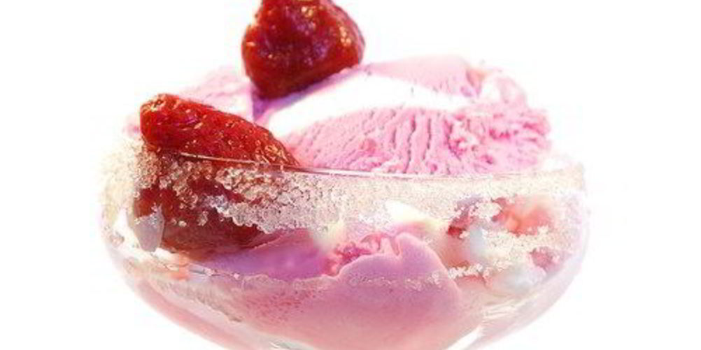 Рецепт замороженного клубничного суфле со взбитыми сливками