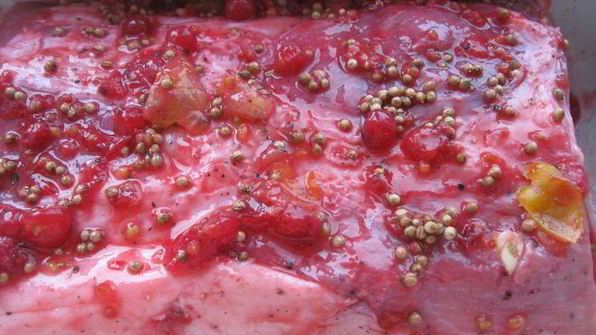 запеченная свинина с суфле из зеленого горошка бабочки прилетели