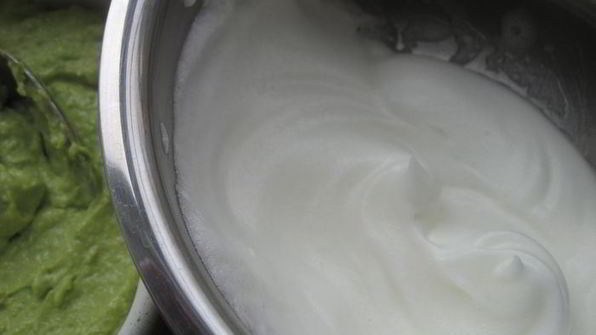 запеченная свинина с суфле из зеленого горошка бабочки прилетели