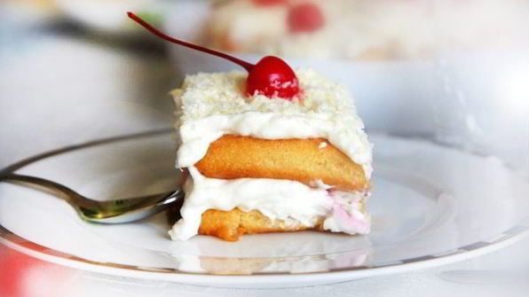 итальянский десерт тирамису с вишней