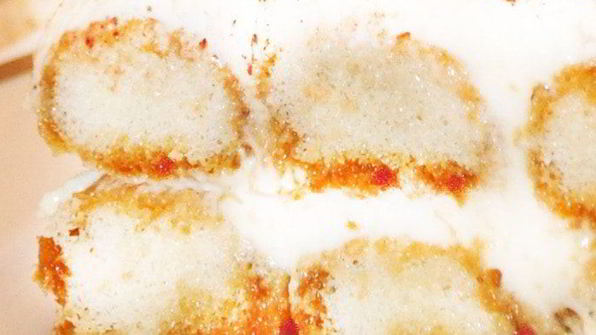 итальянский десерт тирамису с вишней