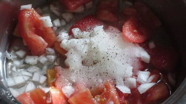 мини-тирамису с томатным чатни и бальзамическим сиропом