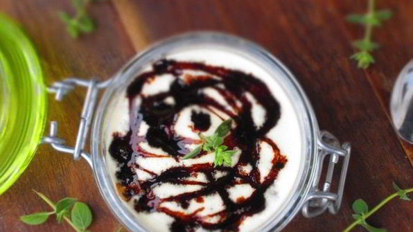 мини-тирамису с томатным чатни и бальзамическим сиропом