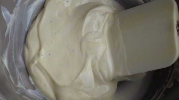 мини-тирамису с томатным чатни и бальзамическим сиропом